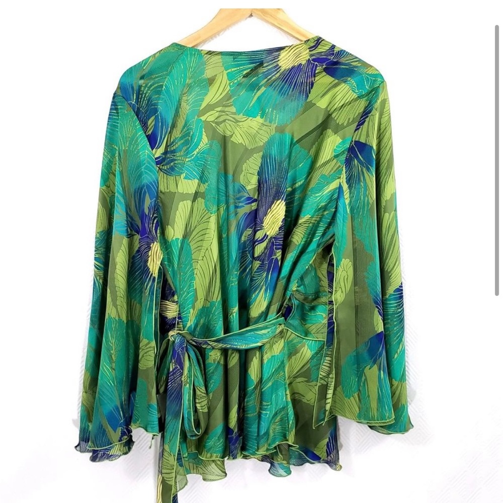 LANE BRYANT Full Wrap Semi-Sheer Leaf Print Top - Picture 2 of 6